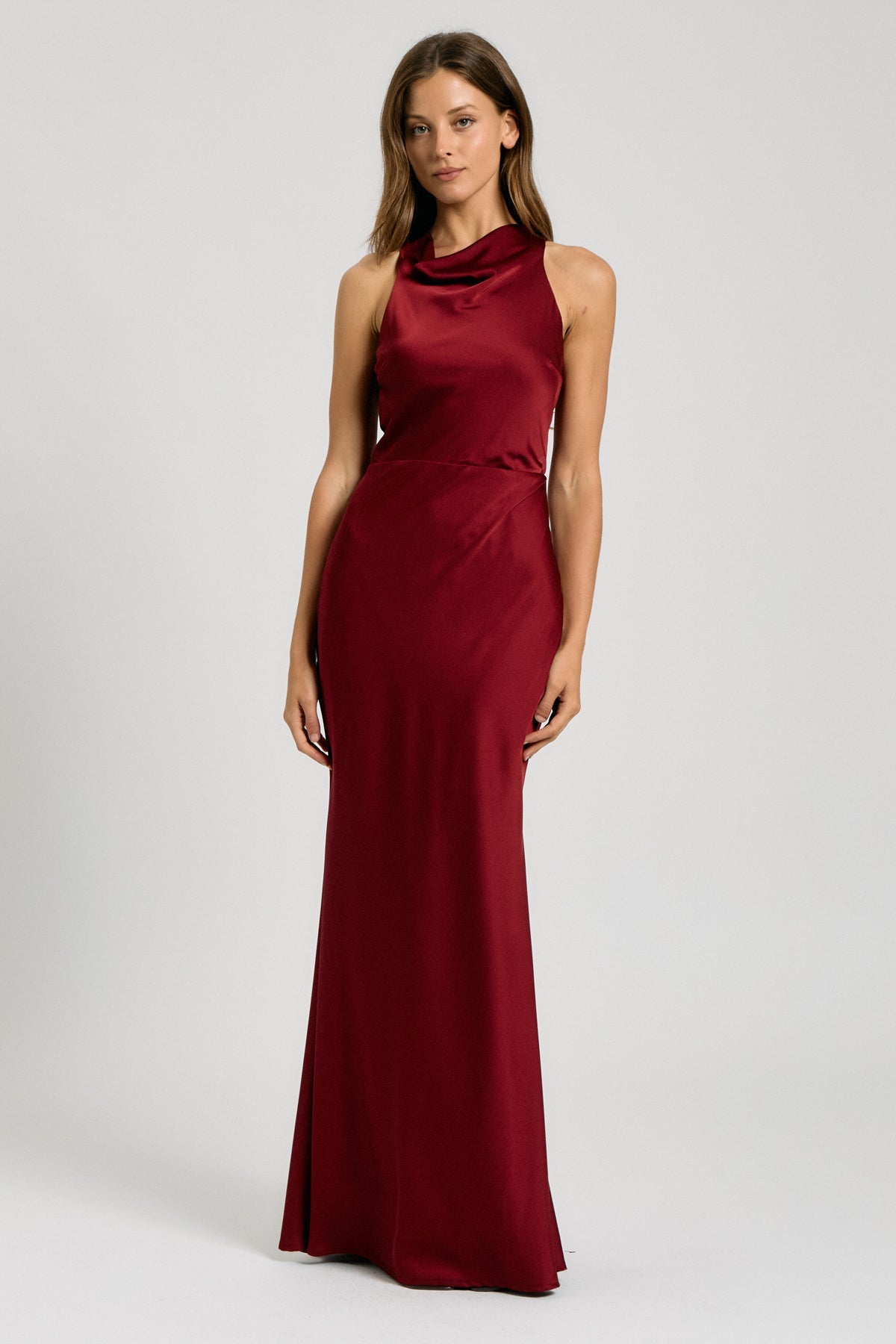 Collo alto bordeaux abito lungo
